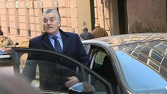 Bárcenas llama «presunta delincuente» a Aguirre