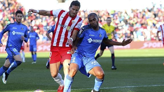 El Almería vuelve a ganar ocho meses después