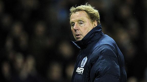 Harry Redknapp dimite como técnico del Queens Park Rangers... ¡alegando una lesión de rodilla!