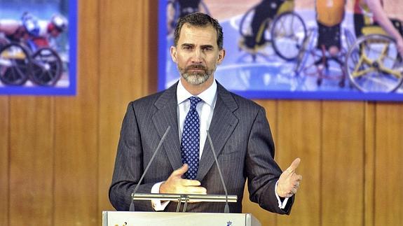 Felipe VI se recorta su sueldo en casi 60.000 euros respecto al que tenía su padre