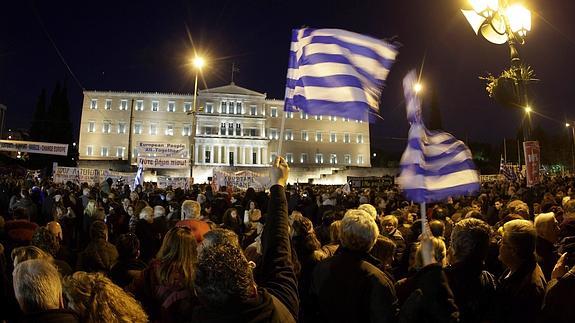 Grecia sale a la calle para apoyar a Tsipras ante la nueva ronda negociadora