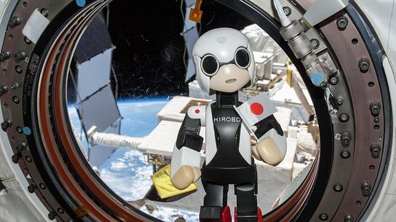 El robot astronauta Kirobo vuelve a la Tierra