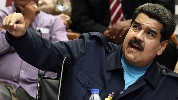 Maduro niega que trame un autogolpe para suspender las elecciones parlamentarias