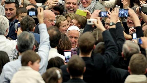 El Papa confirma su intención de viajar a Argentina en 2016