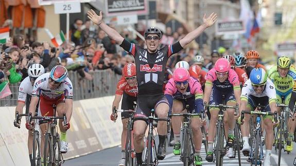 El alemán Degenkolb gana la 'classicissima'