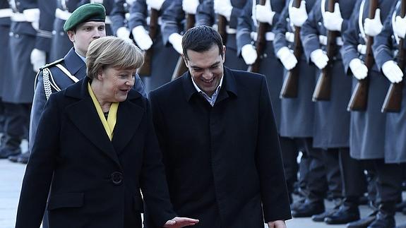 Merkel destaca ante Tsipras la voluntad de lograr un acuerdo pese a las diferencias