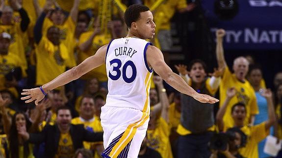 Stephen Curry, mejor jugador de la liga regular de la NBA