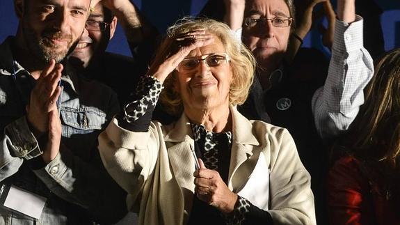 Carmena se ve alcaldesa tras hablar con el PSOE: «Es todo cuesta abajo»