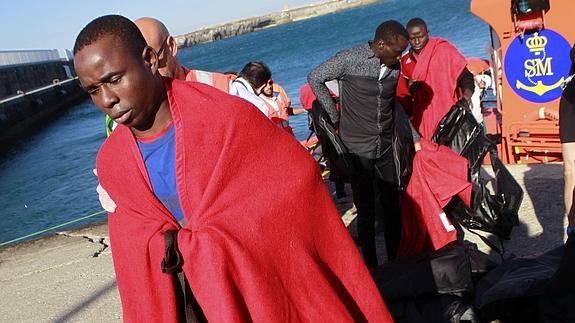 La UE lanzará una nueva operación naval contra el tráfico de inmigrantes en el Mediterráneo