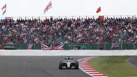 Agua bendita para Alonso en Silverstone