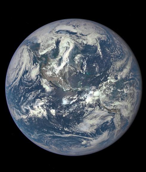Primera imagen completa de la Tierra tomada por un satélite
