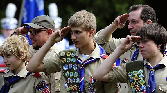 Los 'boy scouts' de EE UU levantan el veto a los adultos homosexuales