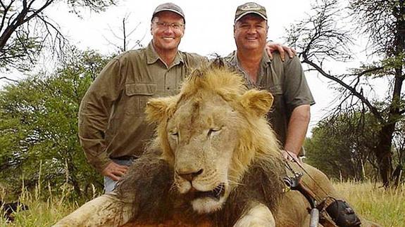 El cazador de Estados Unidos que mató a 'Cecil' se defiende: «Todo el viaje fue legal»