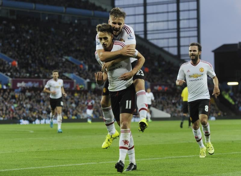 Un gol de Januzaj le da al United la victoria en Villa Park y el liderato