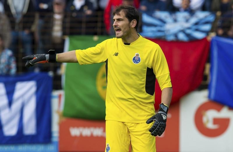 Iker Casillas encaja su primer gol en la Liga portuguesa