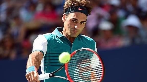 Federer pasa a octavos tras derrotar a Kohlschreiber