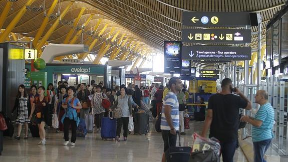 Enaire y los controladores aéreos llegan a un acuerdo para desconvocar la huelga