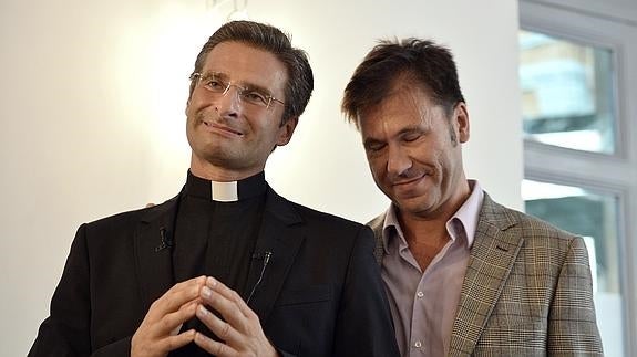 Un sacerdote del Vaticano declara abiertamente su homosexualidad