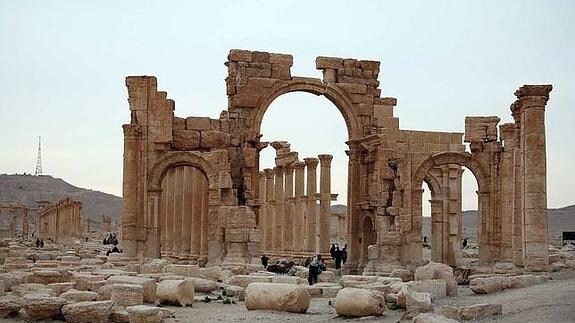 El Estado Islámico destruye con explosivos el Arco del Triunfo de Palmira