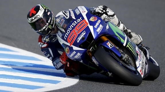 El hombro no frena a Lorenzo