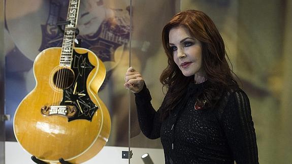 Priscilla Presley muestra objetos inéditos de Elvis en Londres