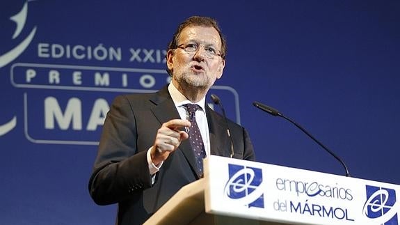 Rajoy subraya ante Díaz su compromiso a colaborar con todas las administraciones