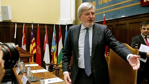 El ministro de Educación afirma que hay demasiados universitarios en España