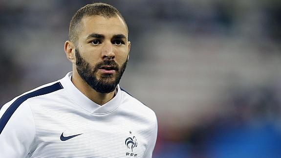 Valls pide que Benzema deje la selección francesa