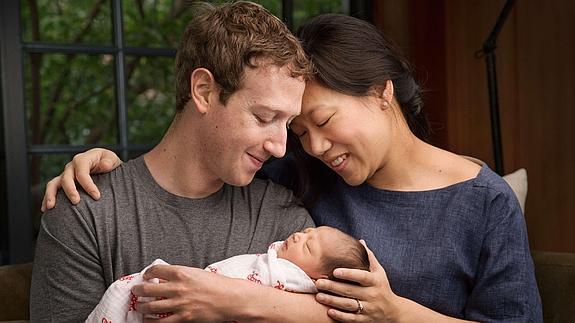 Zuckerberg celebra el nacimiento de su hija anunciando que dona sus acciones de Facebook