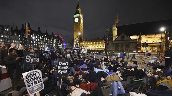 El Parlamento británico da luz verde a los bombardeos sobre el Estado Islámico en Siria