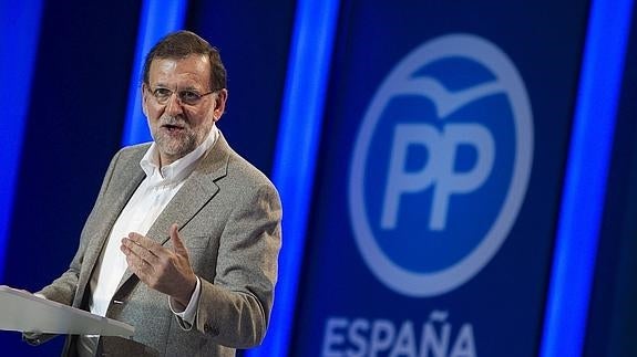 Rajoy alerta sobre los pactos: «Que los españoles sean conscientes de lo que pueden estar preparando»