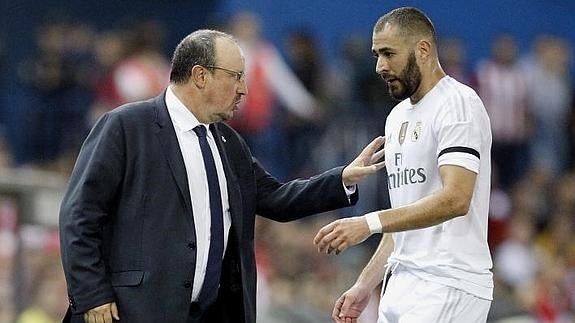 Benítez apoya «cien por cien» a Benzema