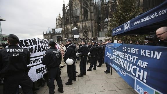 Críticas a la alcaldesa de Colonia por sus consejos a las mujeres tras las agresiones