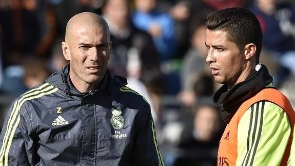 Hitzfeld dice que el nombramiento de Zidane es «una locura»