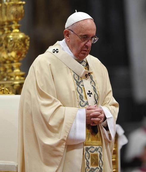 El Papa bautiza a 26 bebés en la Capilla Sixtina