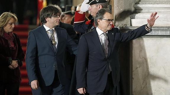 Mas renuncia a su escaño en el Parlamento catalán