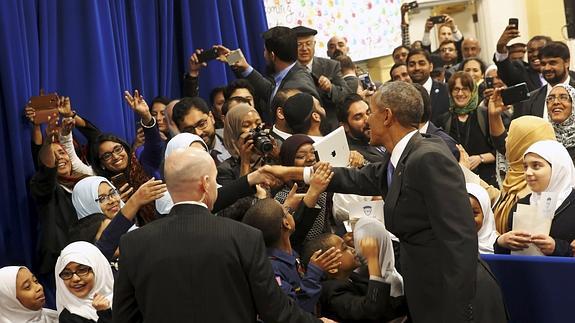 Obama condena la «retórica antimusulmana» en su primera visita a una mezquita en EE UU