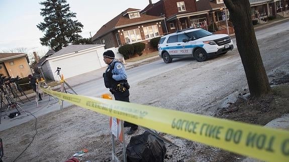 Hallan a seis miembros de una familia asesinados en una casa de Chicago