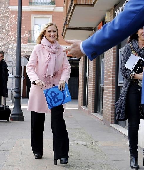 Cifuentes avanza que «posiblemente» se presentará al congreso del PP de Madrid