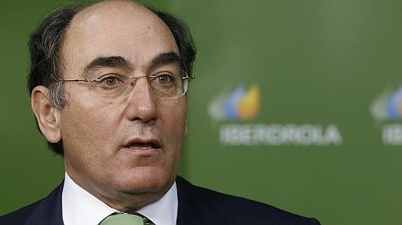 Iberdrola gana 2.421 millones en 2015, un 4% más