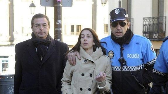 Abren expediente a los dos agentes que acompañaron a la Audiencia a Raquel Gago