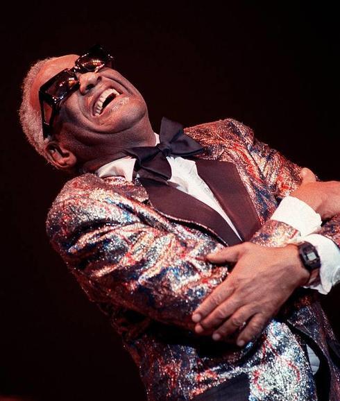Ray Charles, historia de un yonqui adicto al sexo
