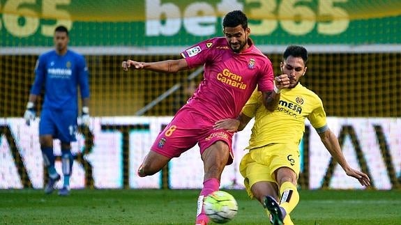 Las Palmas rompe la racha del Villarreal con su propia medicina