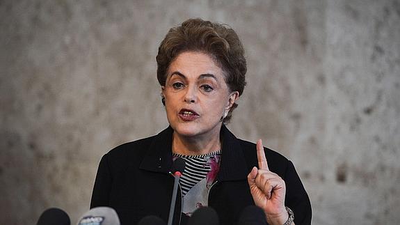 Rousseff descarta renunciar y dice que sería un «orgullo» tener a Lula da Silva en su gabinete