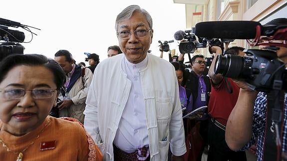 Htin Kyaw, mano derecha de Suu Kyi, elegido nuevo presidente de Birmania