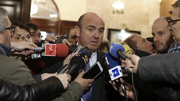 De Guindos dice que las medidas del BCE pueden aportar 200.000 millones a los bancos españoles