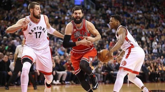 Mirotic y McDermott salvan a unos Bulls sin Gasol ni Rose