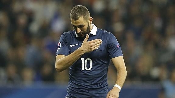 Hollande, contrario a excluir a Benzema de jugar con la selección la Eurocopa