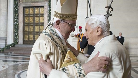 El Vaticano precisa que Benedicto XVI «se encuentra bien de salud»