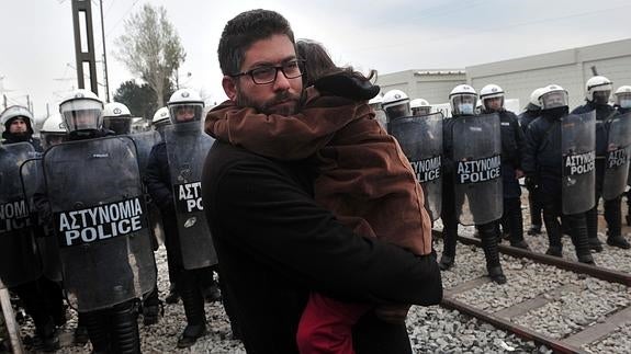 Tensión en Idomeni tras los rumores sobre la apertura de la frontera en Macedonia